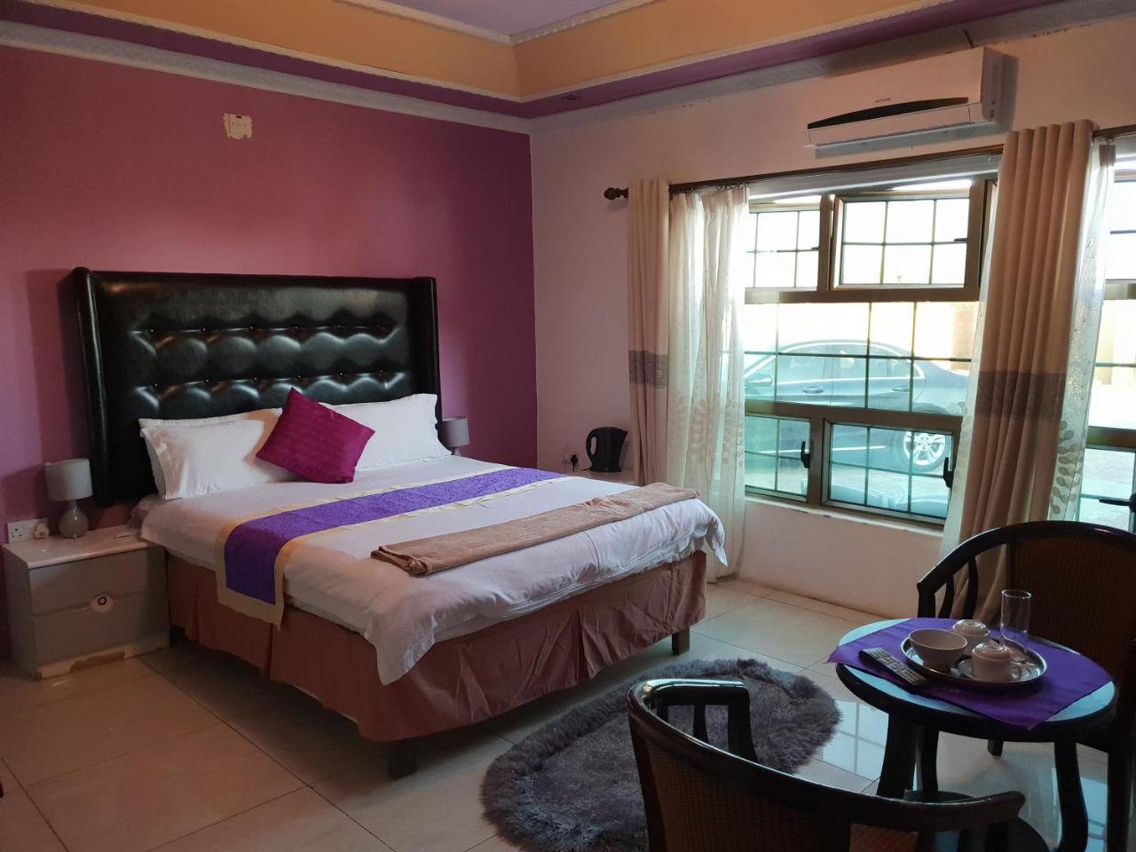 Mathlyn Guest House Francistown Dış mekan fotoğraf
